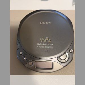 Sony D-F20 Walkman Portable CD / AM FM Radio Player